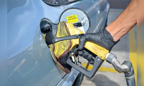 Petrobras reduz preço da gasolina em 1,38% nas refinarias