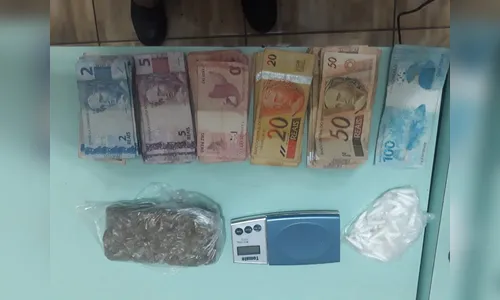 PM prende duas menores, uma moça e dois rapazes com crack, cocaína e maconha em Mauá da Serra