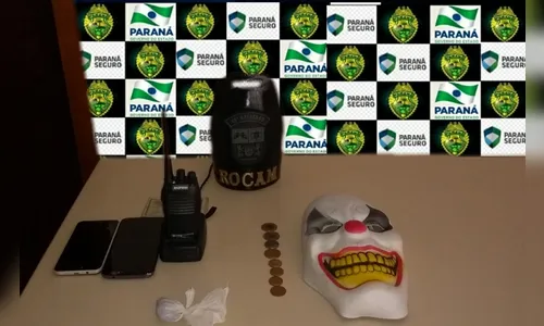 PM de Apucarana detém mais 4 suspeitos de tráfico e apreende maconha, crack e até máscara de palhaço