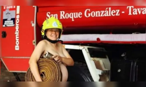 Bombeiros do Paraguai posam nus para calendário em protesto contra o governo