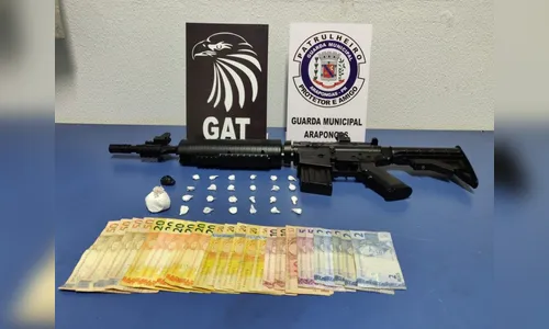 GM de Arapongas flagra rapaz com mais de 100 papelotes de cocaína e réplica de fuzil