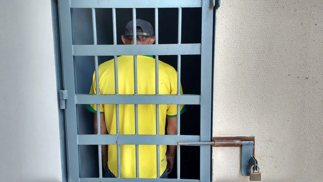 Homem de 31 anos foi preso por comprar TV furtada. Foto: Polícia Civil/Divulgação