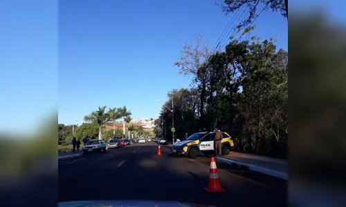 Casal de namorados tem carro roubado no estacionamento do Lago Jaboti