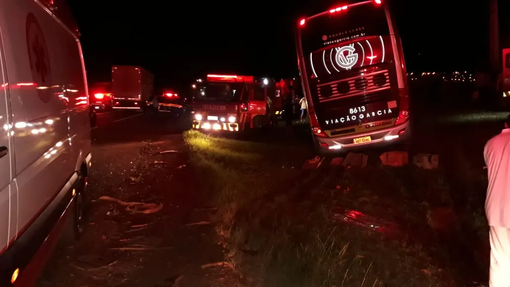   Grave acidente entre ônibus e caminhão deixa sete feridos