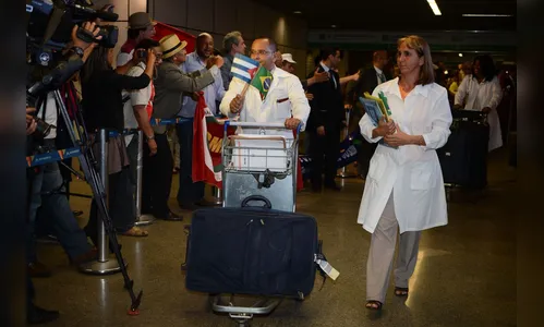 Governo estuda regularizar permanência de médicos cubanos no Brasil