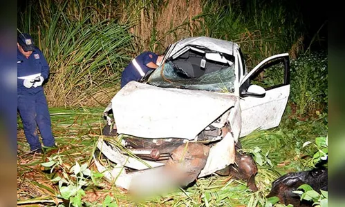 Motorista abandona carro após capotamento em Cambira