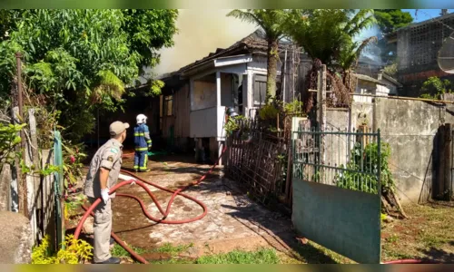 
							Incêndio atinge casa de madeira em Apucarana
						
						
