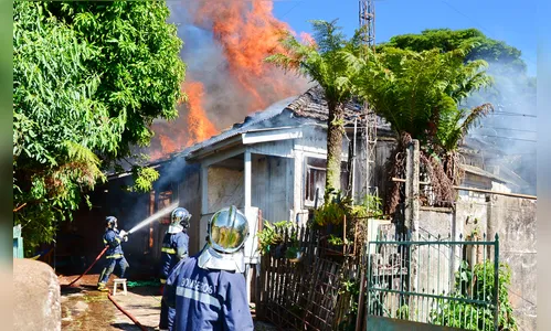 Campanha tenta ajudar família que perdeu tudo em incêndio