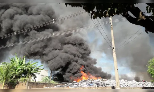 Incêndio em barracão mobiliza Corpo de Bombeiros em Apucarana