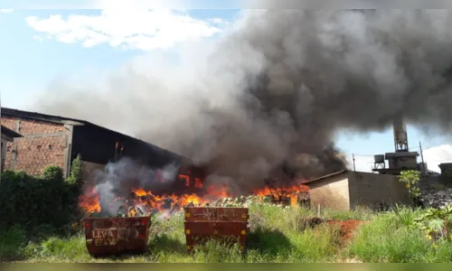
							Incêndio em barracão mobiliza Corpo de Bombeiros em Apucarana
						
						