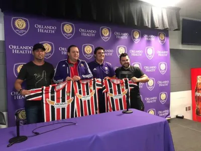 Douglas Rodrigues, Nelson, Pedro e Rogério Melendez na sede do Orlando City nos Estados Unidos |  Foto: Divulgação