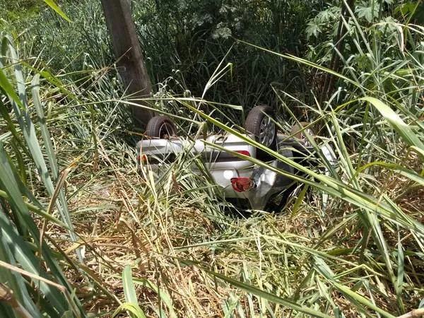 Vereadora estava em Peugeot 207, que tombou (Foto: Tribuna/WhatsApp