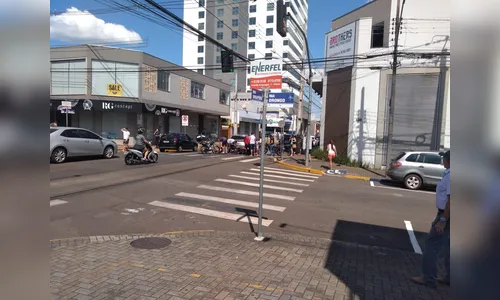 Acidente deixa condutor e garupa de moto feridos 