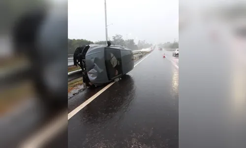 Motorista perde controle e tomba veículo na BR-369 