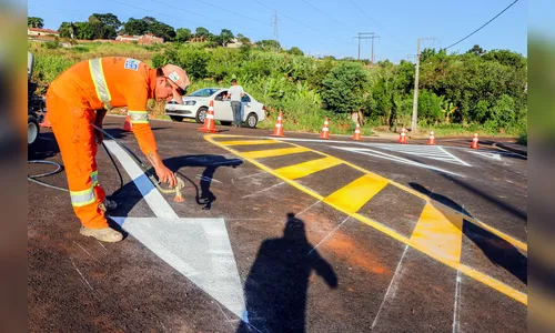 Prefeitura renova sinalização horizontal de ruas e avenidas