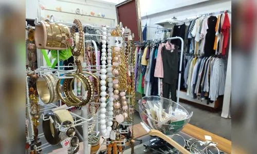 Voluntários preparam edição do bazar beneficente de março