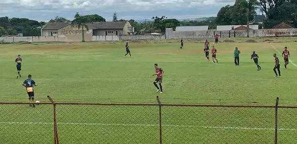 Jogo-treino entre Portuguesa e Apucarana foi realizado neste sábado pela manhã em Londrina - Foto: Divulgação