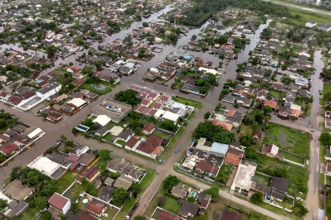 Chuva forte deixa famílias desalojadas no Paraná