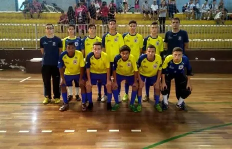 A equipe de futsal de Arapongas jogou neste final de semana em Sarandi - Foto: Divulgação