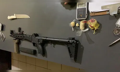 
							Quatro suspeitos são presos com submetralhadora em Faxinal
						
						