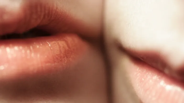 Além das DSTs, a doença do beijo é mais transmitida nessa época