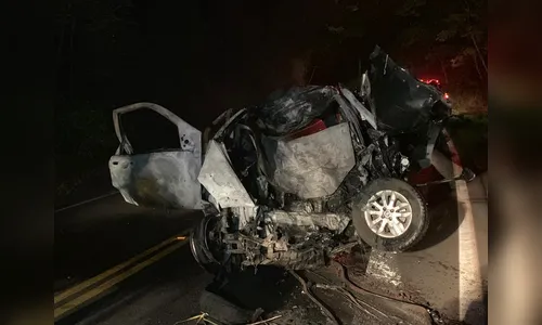 Trio armado morre após acidente durante fuga da polícia