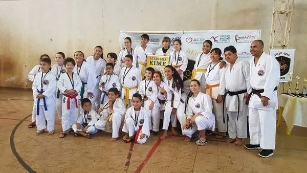 A Associação Kime de Karatê, de Apucarana, conquistou mais de 50 medalhas em Astorga - Foto: Divulgação