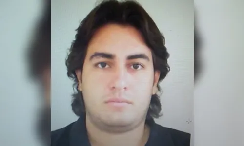 
							Jovem morre após perder a direção e bater carro contra árvore 
						
						