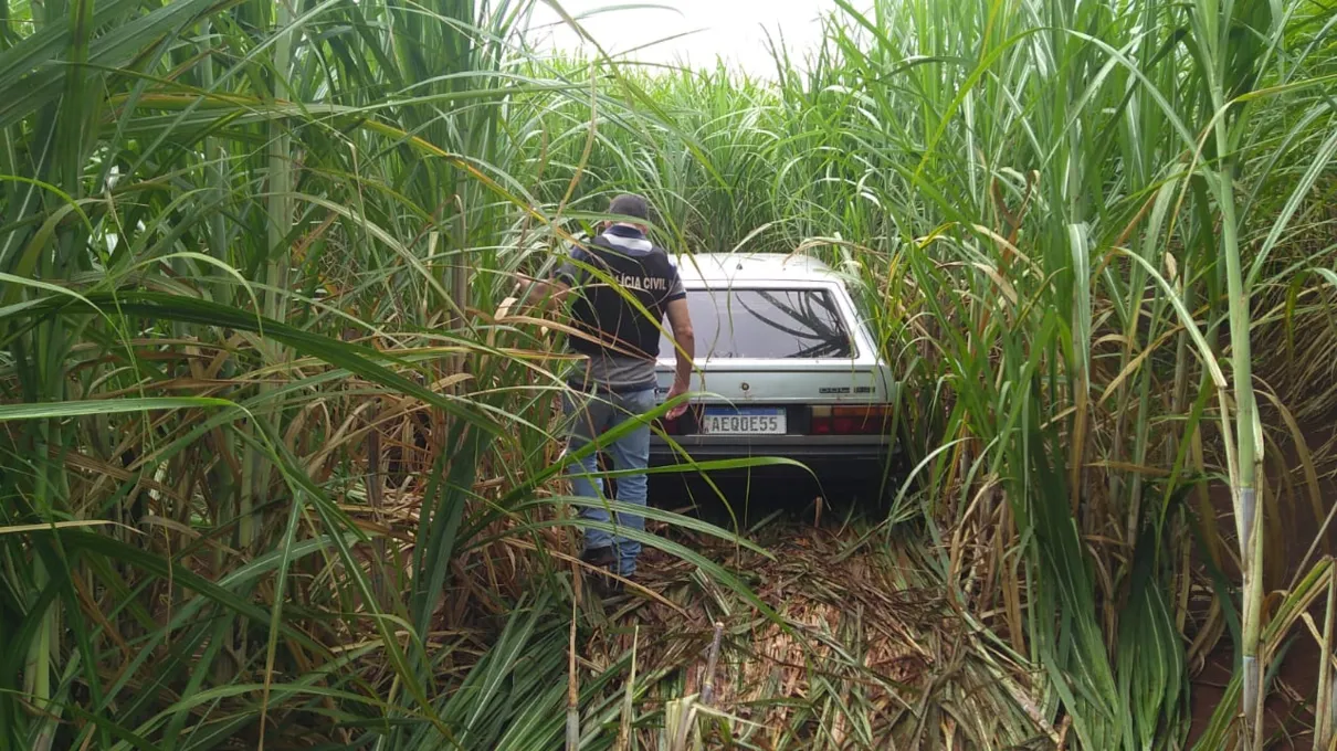 Corpo foi encontrado dentro do porta-malas de carro, na zona rural de Cambira. Foto: TNOnline