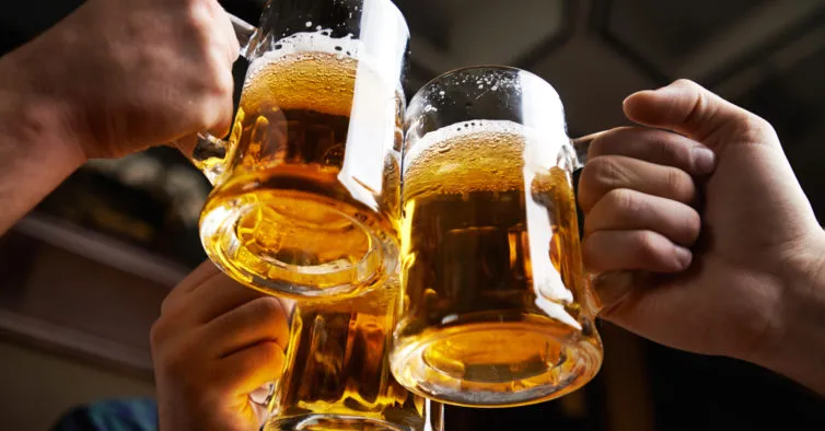 Foliões devem ficar em alerta com bebidas alcoólicas adulteradas no Carnaval