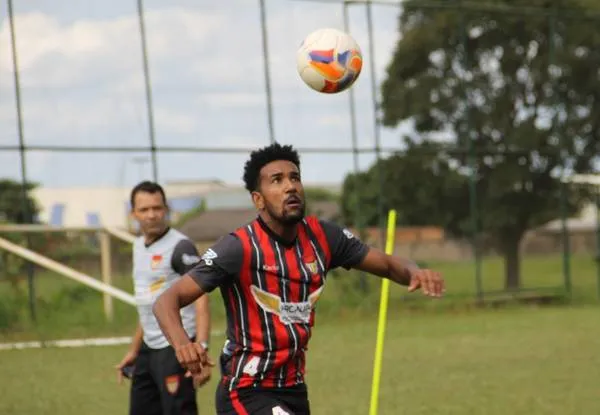 O zagueiro Vidal é mais um reforço do Apucarana Sports para a disputa da Divisão de Acesso - Foto: www.oesporte.com.br