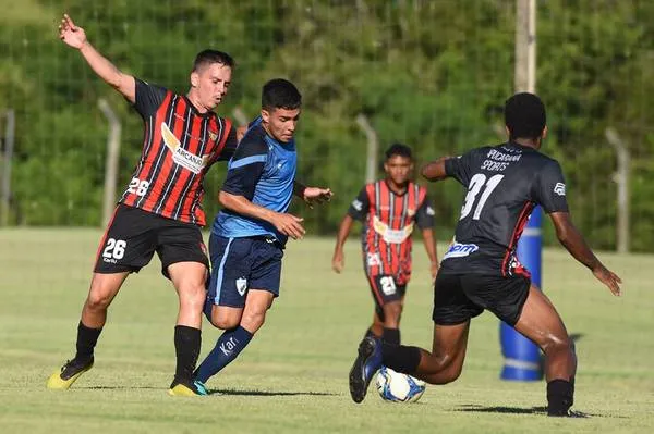 Londrina e Apucarana se enfrentaram nesta sexta-feira à tarde no CT da SM Sports: Tubarão venceu por 4 a 0 - Foto: Gustavo Oliveira/Londrina Esporte Clube