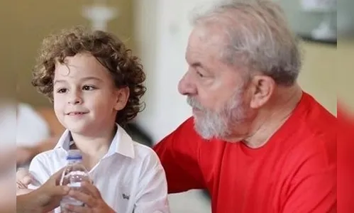 Justiça libera saída de Lula da prisão para ir ao velório do neto