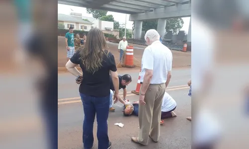 Homem leva tiro ao perseguir bandidos após furto de capacete