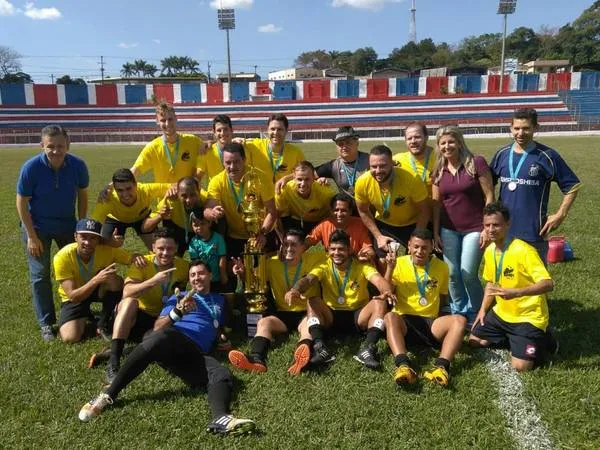 A equipe da Konnan Bonés foi a campeã do Torneio do Trabalhador em Apucarana - Foto: Divulgação