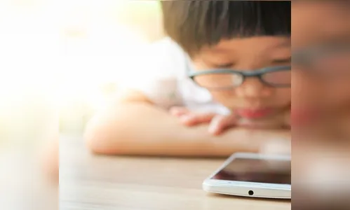 21% das crianças e adolescentes deixam de comer ou dormir por causa da internet