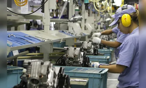 Produção industrial cresce 0,3% de março para abril