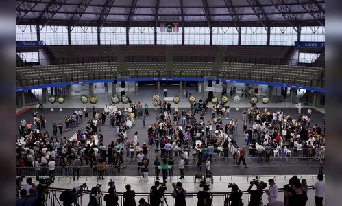 Velório coletivo de mortos em Suzano já recebeu mais de 5 mil pessoas