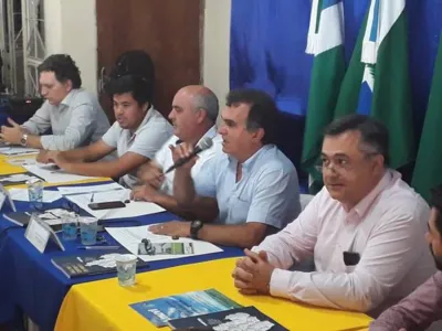 Prefeitos e secretario de Estado de Saúde se reuniram ontem