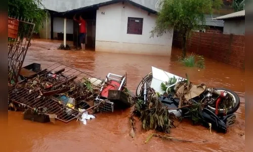 Prefeito de Rio Bom decreta situação de emergência para vítimas dos alagamentos após temporal
