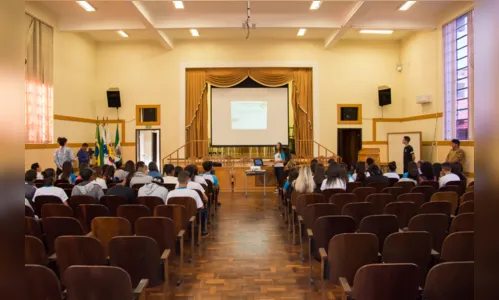
							Patrulha Escolar, NRE e Grêmio Estudantil realizam palestra sobre defesa pessoal
						
						