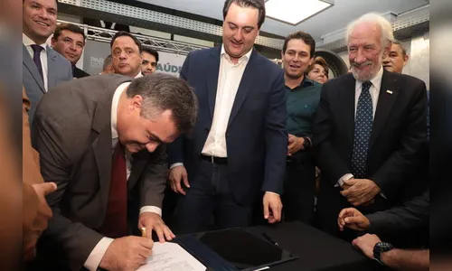 Ratinho Junior empossa Beto Preto como novo secretário de saúde do PR