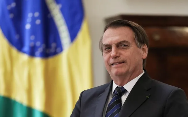 Bolsonaro nega golpe de 64 e determina comemorações