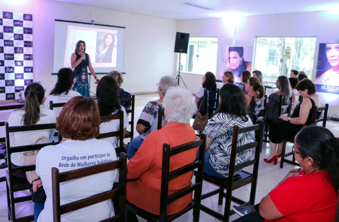 Secretaria da Mulher e empresa apucaranense Skyllus oferecem oportunidade de trabalho e geração de renda à rede de mulheres solidárias (Fotos: Profeta)