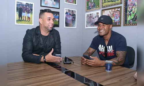 Jogadores do Apucarana Sports recebem visita do ex-volante Marcos Assunção