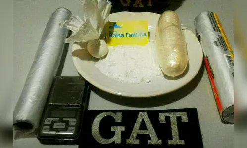 Mulher é presa com o equivalente a 800 porções de cocaína 