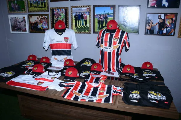 O kit da campanha "sócio torcedor" do Apucarana Sports também pode ser adquirido no Estádio Olímpio Barreto - Foto: Delair Garcia