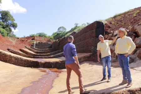 Prefeitura faz vistoria técnica em obras para contensão de erosões. Foto: Divulgação/Prefeitura