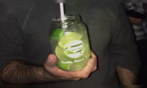 Cliente processa bar por tamanho de caipirinha e é condenado por má-fé