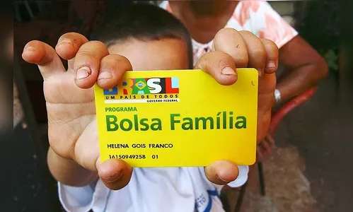 Bolsonaro anuncia 13º do Bolsa Família na semana que vem